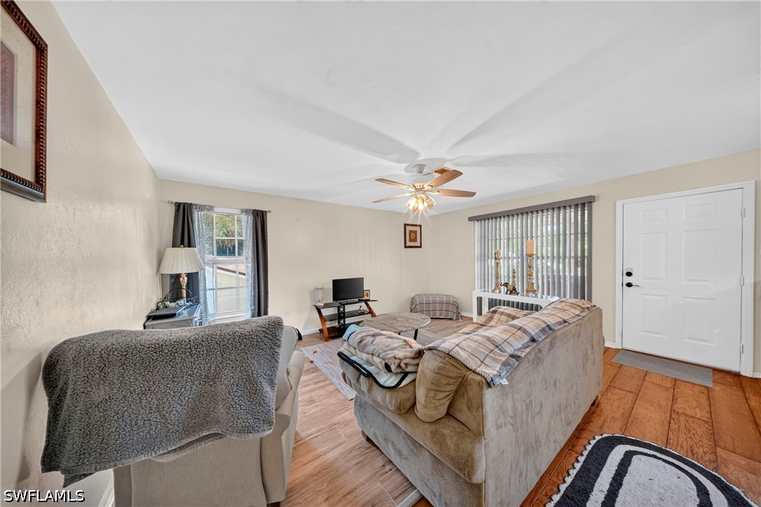 3 Bed SingleFamilyResidence for Sale in Heitmans, FL — photo 5