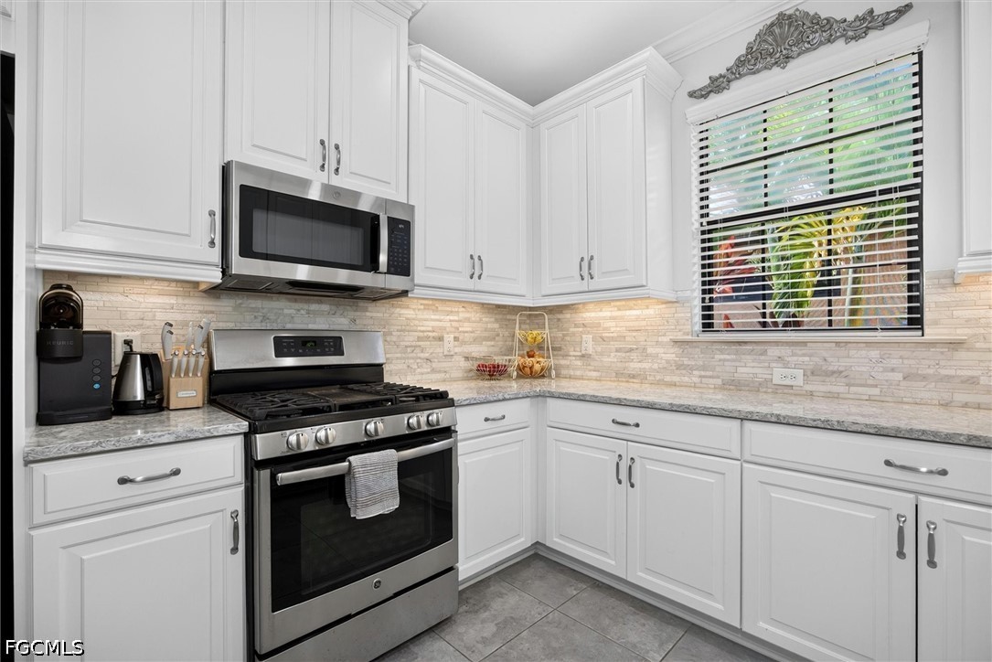 3 Bed Pool Home for Sale in Naples, photo 5