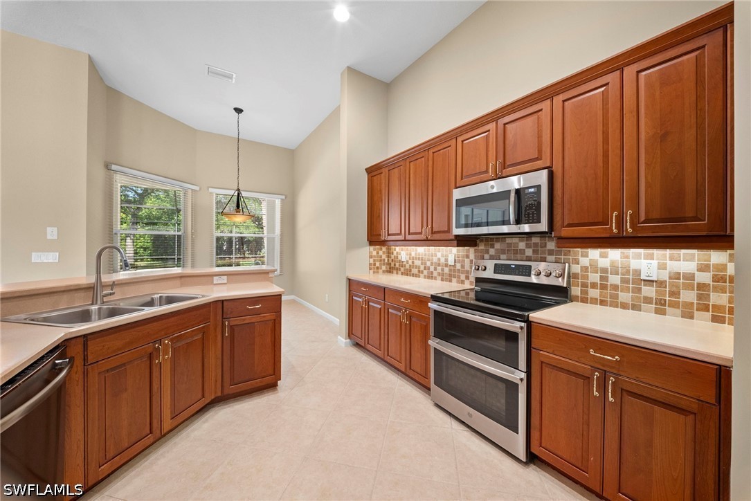 3 Bed Pool Home for Sale in Madison Park, FL, $4,000 — photo 5