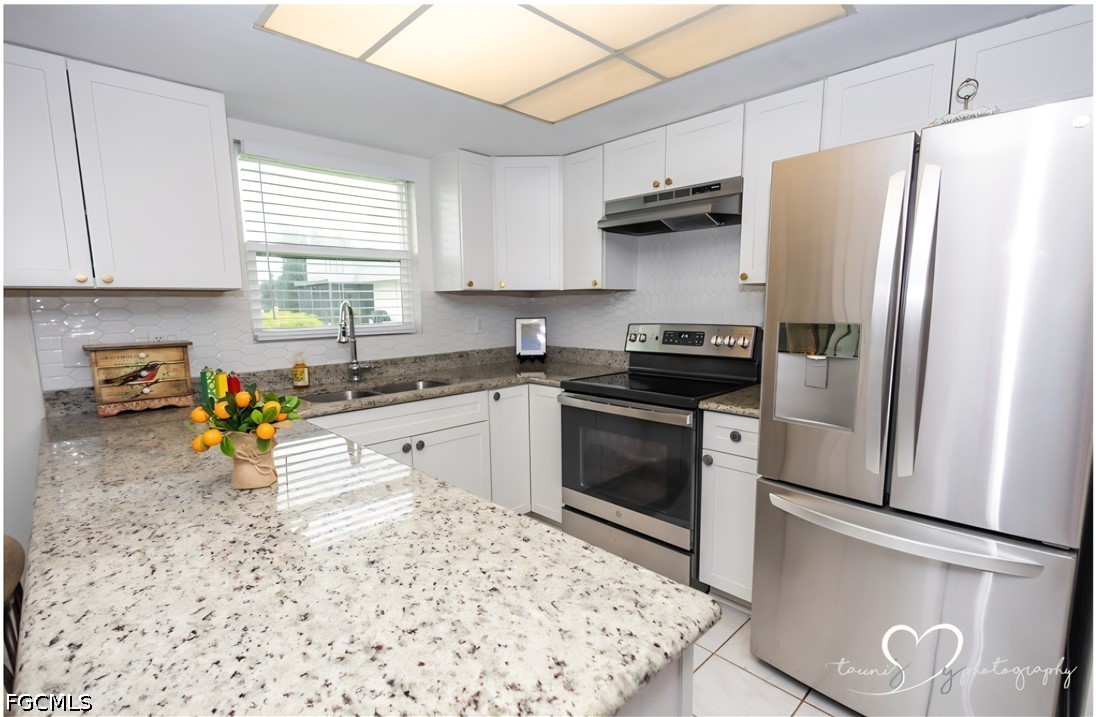 2 Bed SingleFamilyResidence for Sale in Fort Myers, FL — photo 5