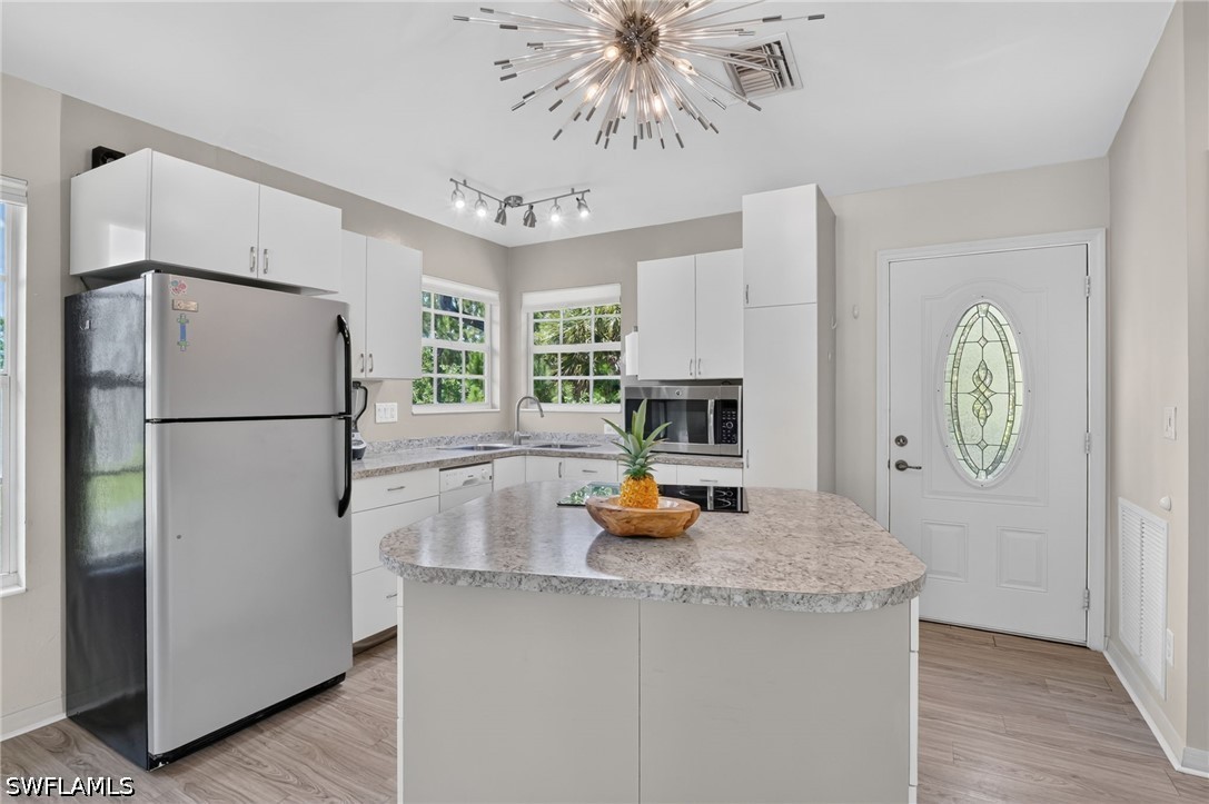 1 Bed SingleFamilyResidence for Sale in Naples, FL, $1,700 — photo 5