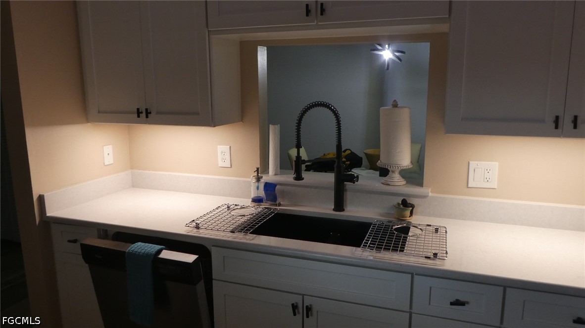 2 Bed Condominium for Sale in Fort Myers, FL, $3,000 — photo 5