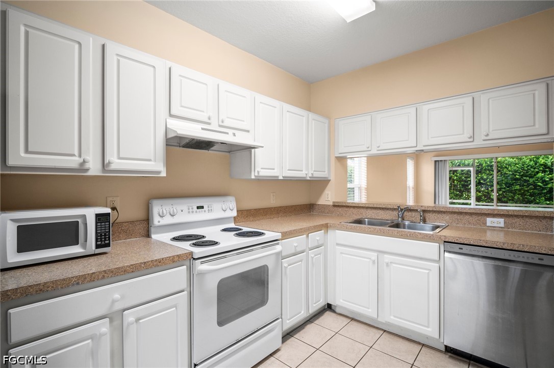 2 Bed Townhouse for Sale in Winkler Estates, FL, $1,400 — photo 5