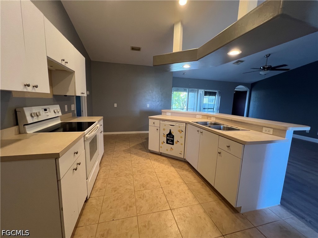 3 Bed SingleFamilyResidence for Sale in Cape Coral, FL — photo 5
