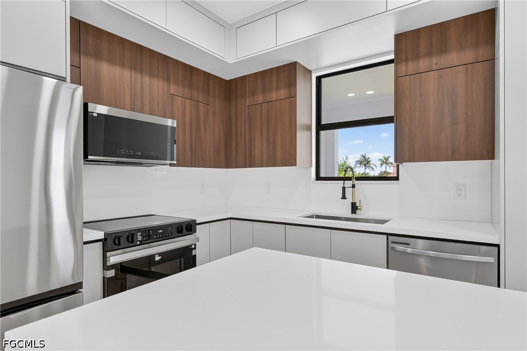 3 Bed SingleFamilyResidence for Sale in Cape Coral, FL — photo 5