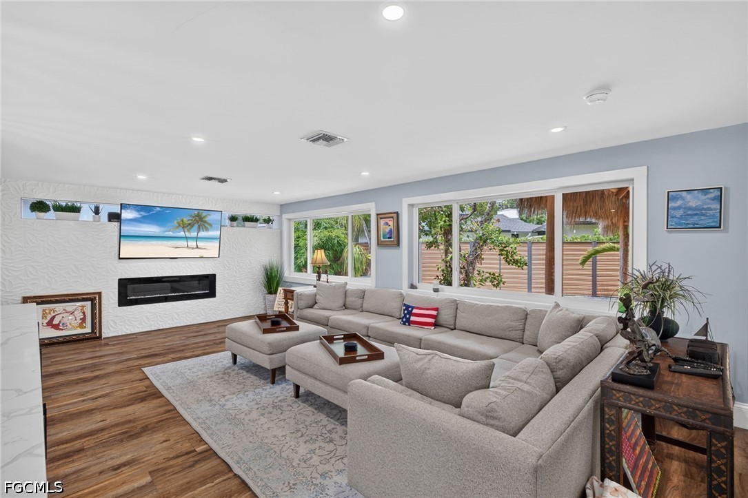 4 Bed Waterfront Home for Sale in Fort Myers, FL, $1,299,000 — photo 5