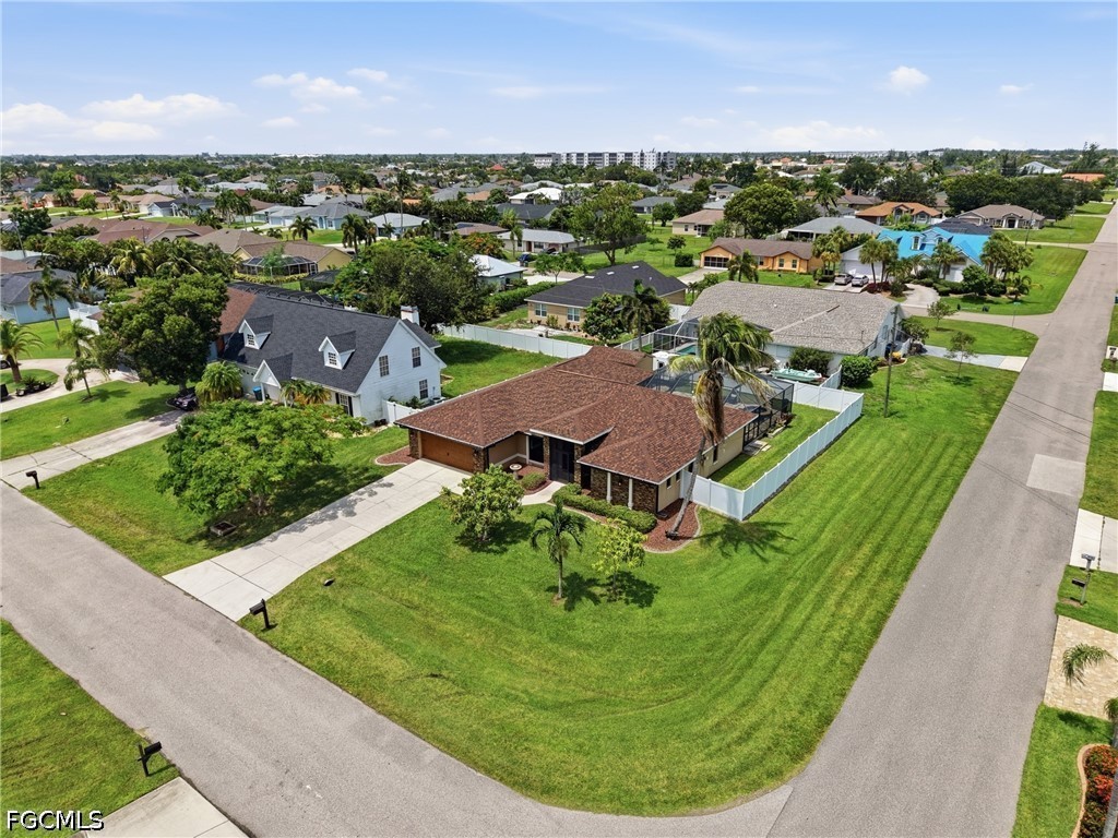 3 Bed Pool Home for Sale in Cape Coral, photo 5