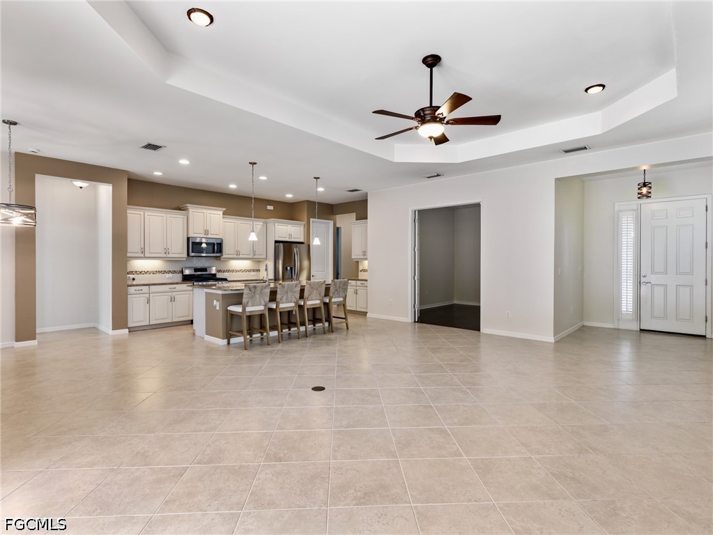 3 Bed Pool Home for Sale in Daniels Place, photo 5