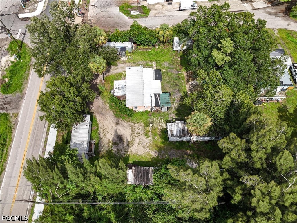 6 Bed SingleFamilyResidence for Sale in Fort Myers, FL — photo 5