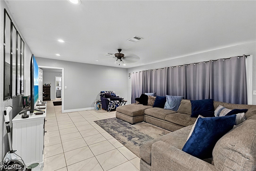 4 Bed SingleFamilyResidence for Sale in Rainbow Groves, photo 5