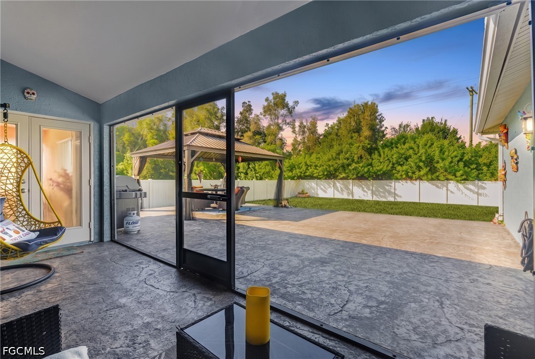 4 Bed SingleFamilyResidence for Sale in Mirror Lakes, FL — photo 5