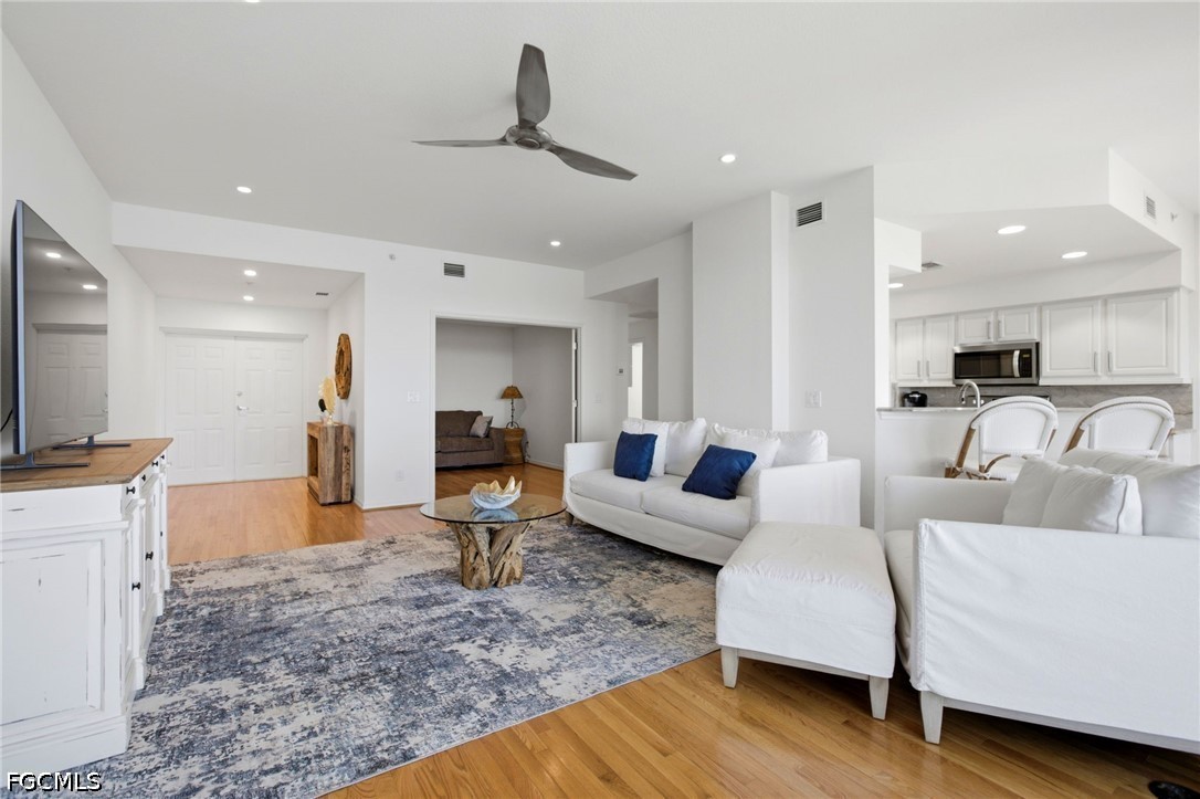 3 Bed Waterfront Home for Sale in Waterside At Bay Beach, photo 5