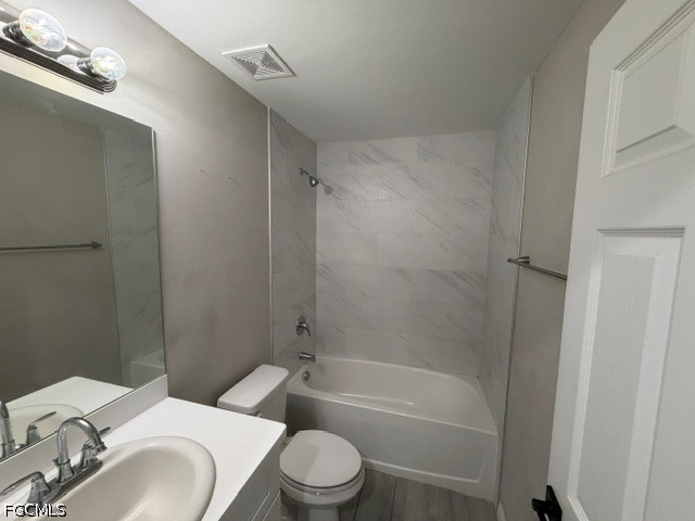 4 Bed Waterfront Home for Sale in Lehigh Acres, FL, $1,900 — photo 5