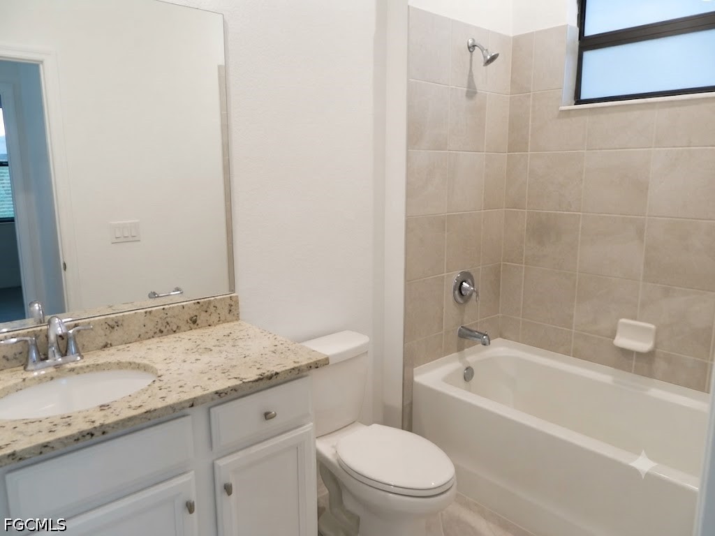3 Bed SingleFamilyResidence for Sale in Portico, FL — photo 5