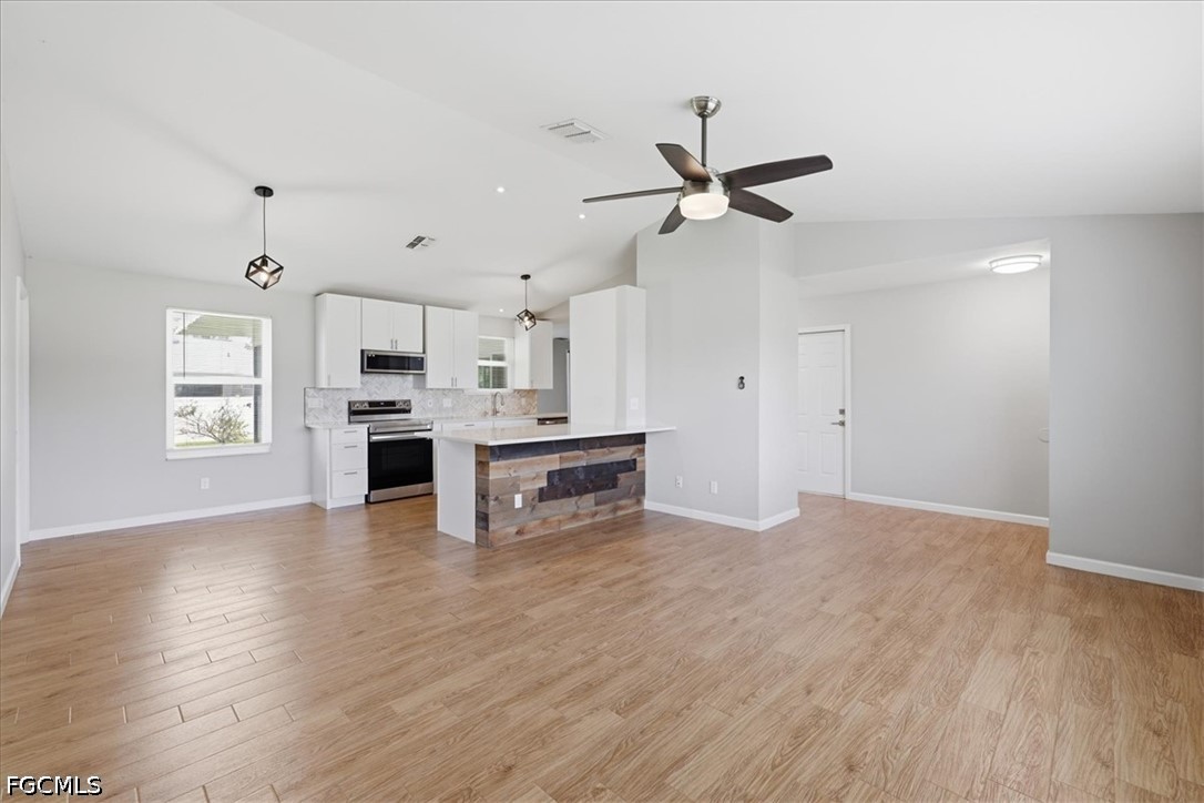 3 Bed SingleFamilyResidence for Sale in Cape Coral, photo 5