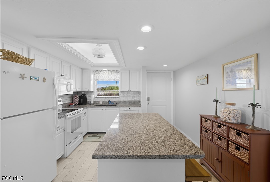 2 Bed Waterfront Home for Sale in Fort Myers, FL, $1,600 — photo 5