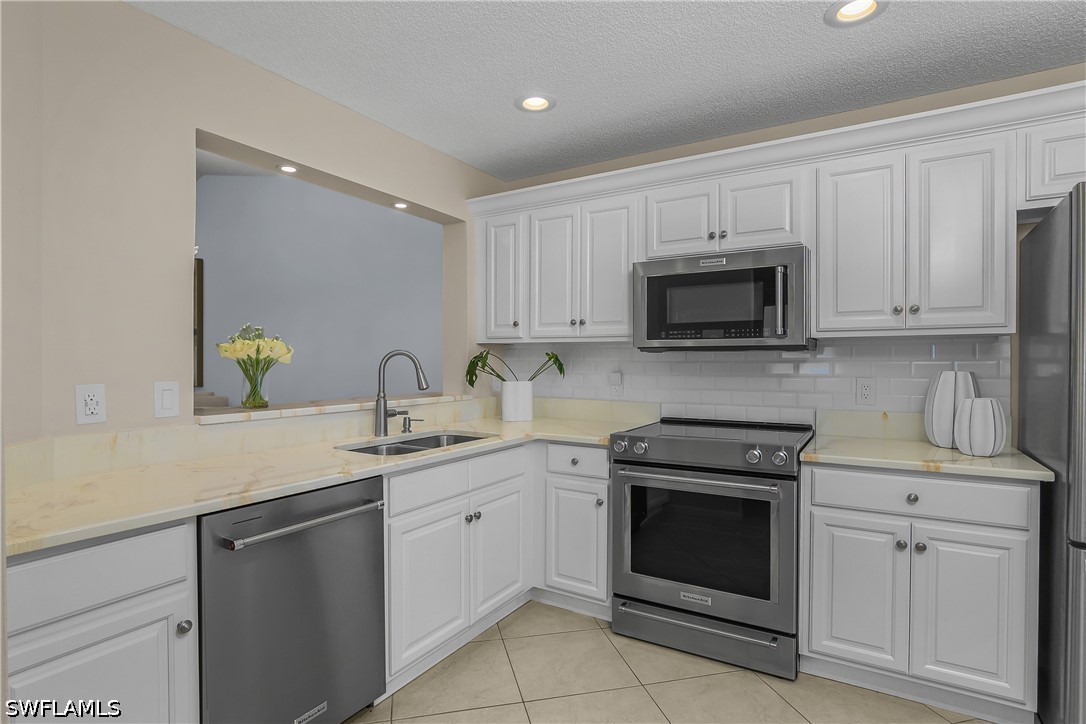 2 Bed Condominium for Sale in Naples, FL, $359,000 — photo 5
