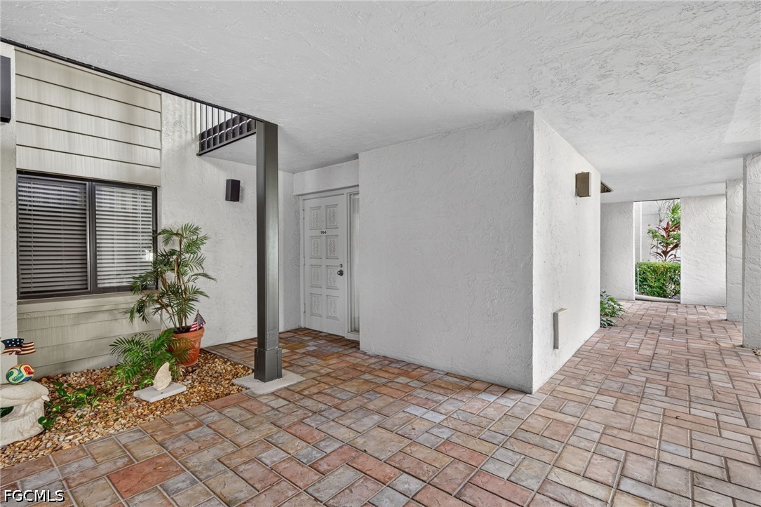 2 Bed Waterfront Home for Sale in Fort Myers, photo 5