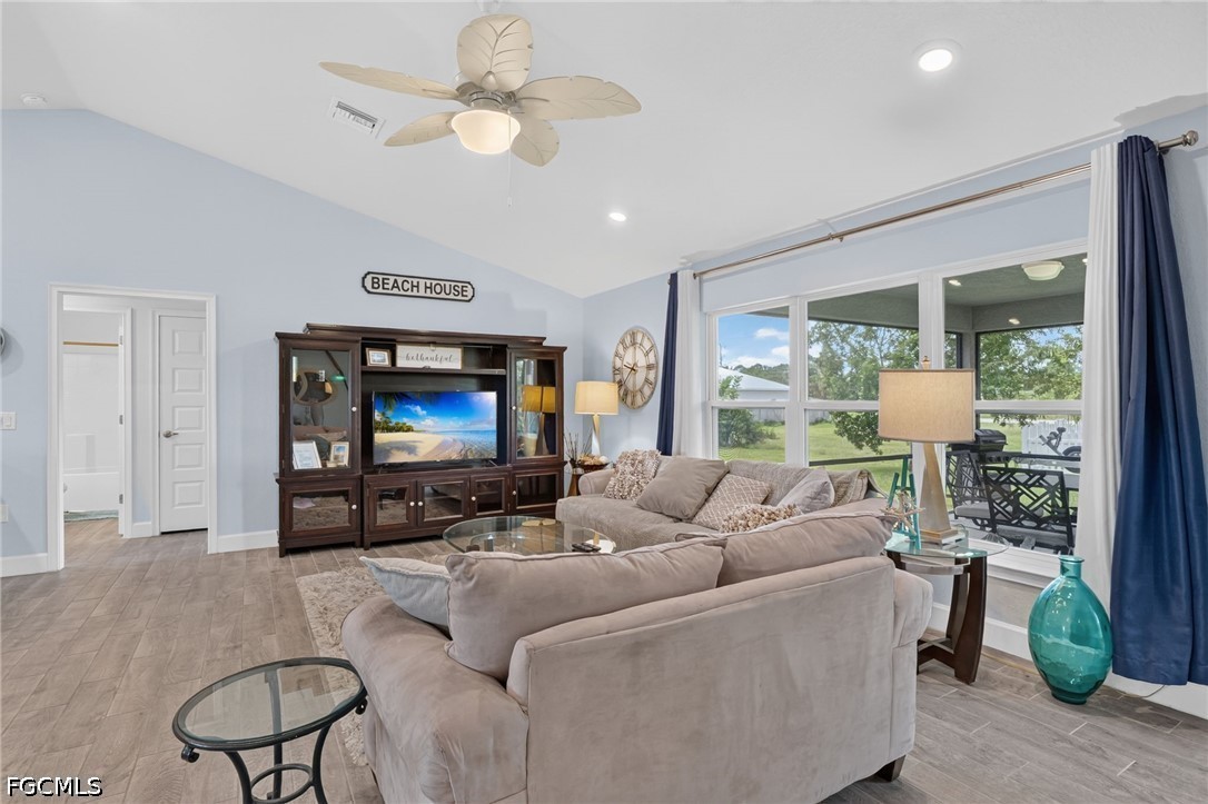 3 Bed SingleFamilyResidence for Sale in Cape Coral, photo 5