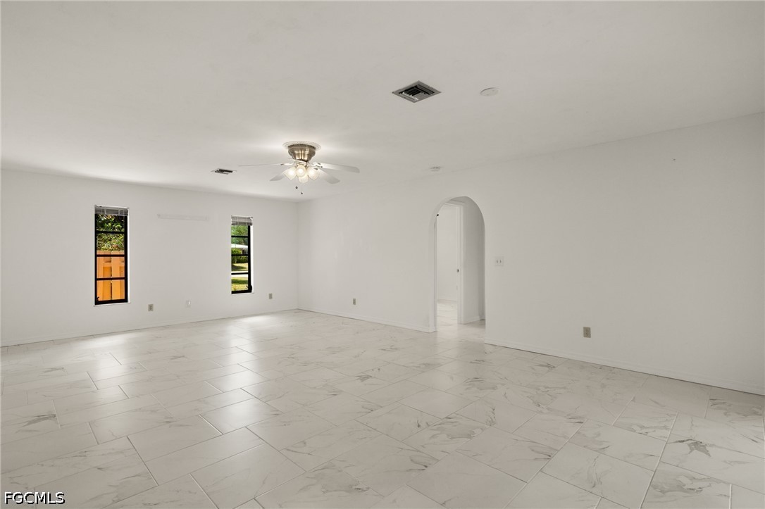 3 Bed SingleFamilyResidence for Sale in Fort Myers, photo 5