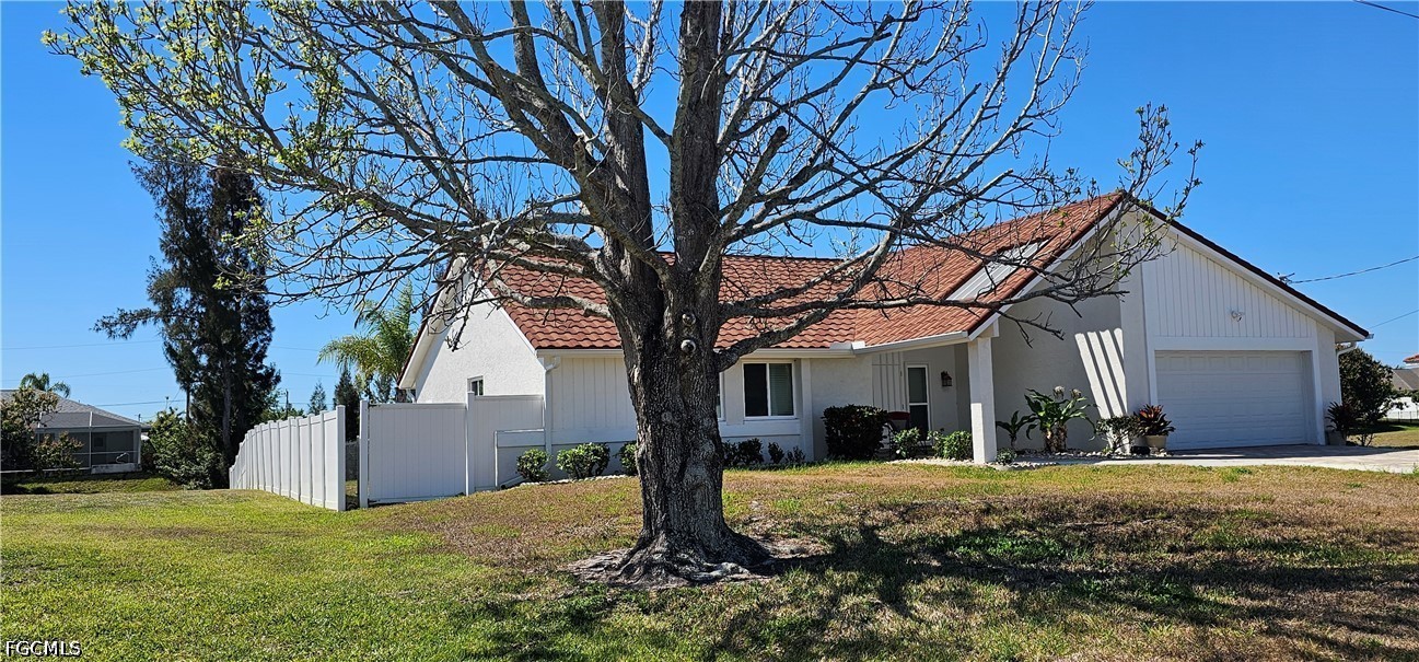 3 Bed Waterfront Home for Sale in Cape Coral, photo 5