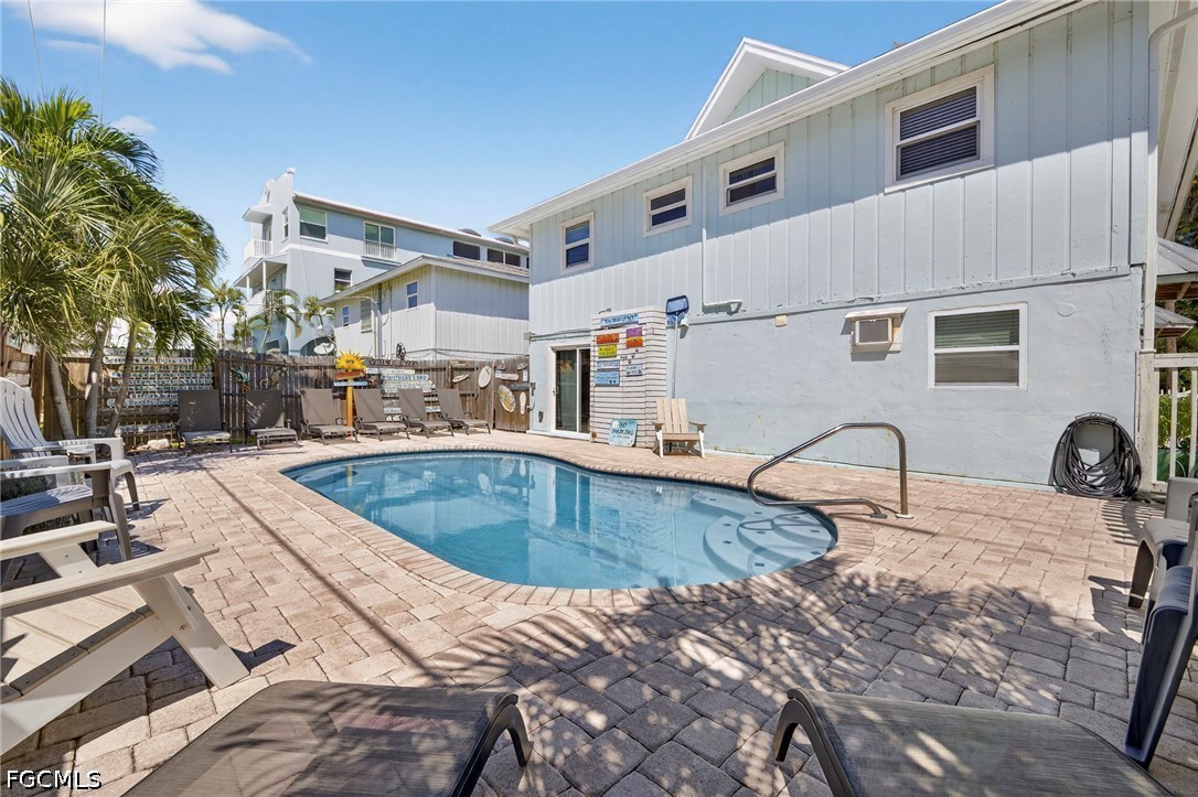 6 Bed Pool Home for Sale in Seagrape, photo 5