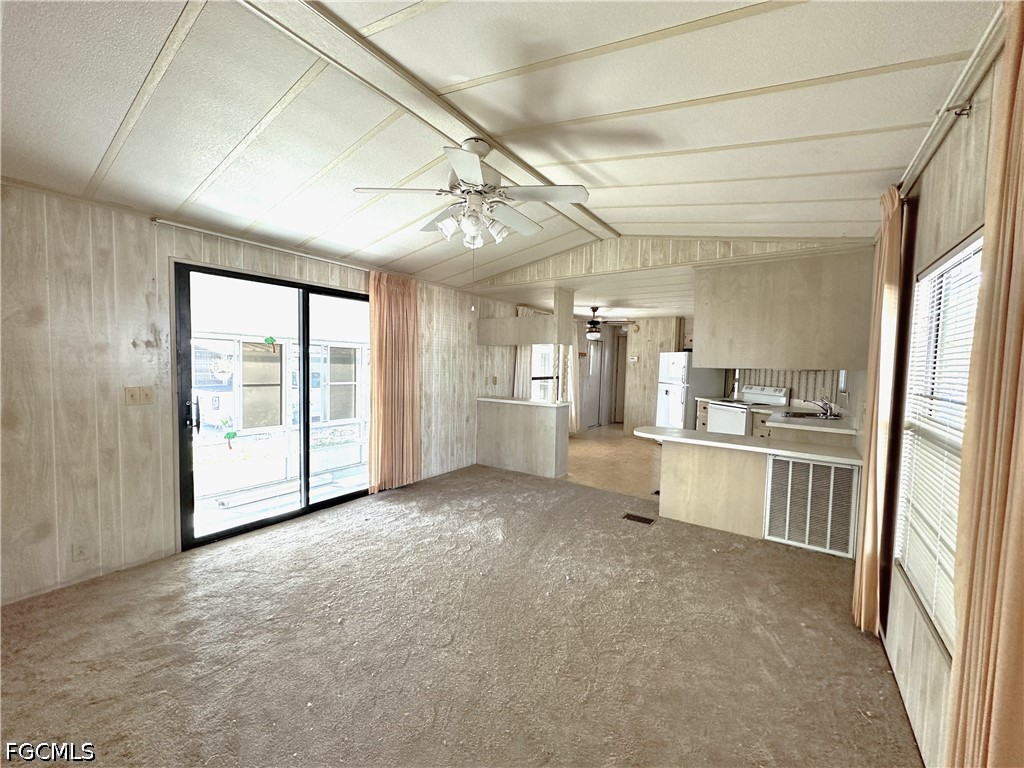 2 Bed ManufacturedHome for Sale in Mobile Manor, FL, $1,200 — photo 5