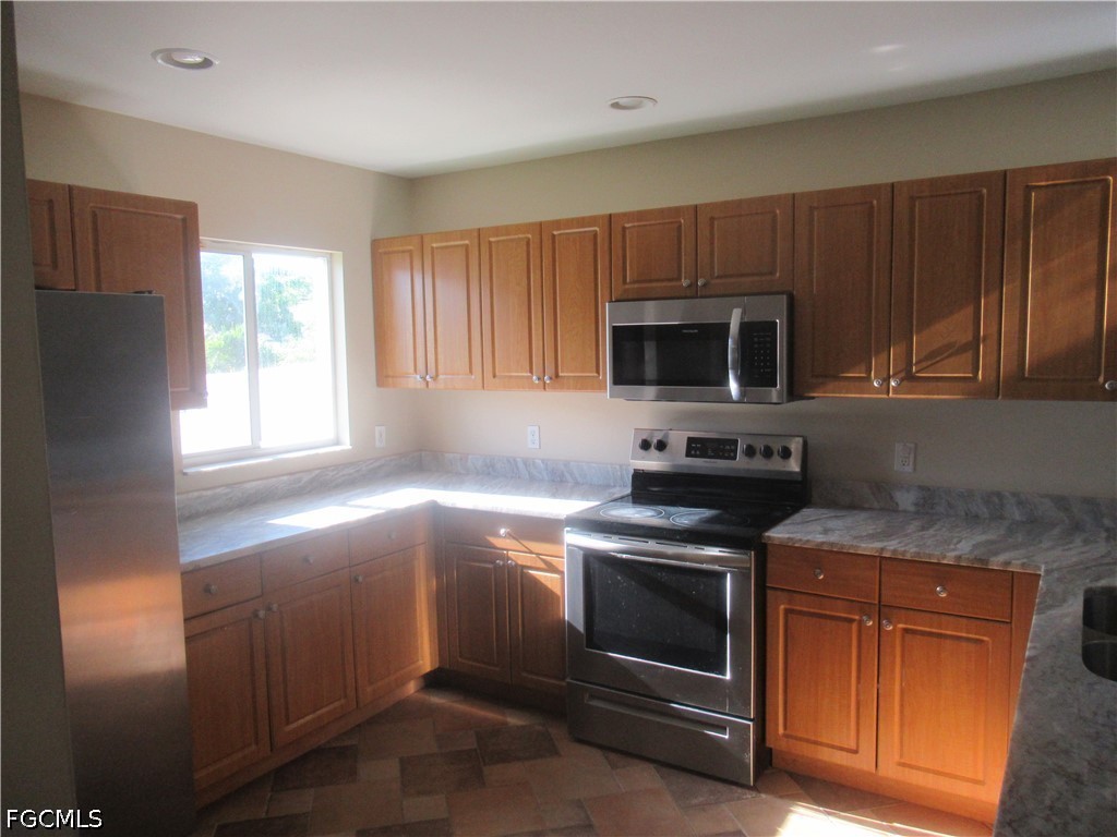 3 Bed SingleFamilyResidence for Sale in Cape Coral, photo 5