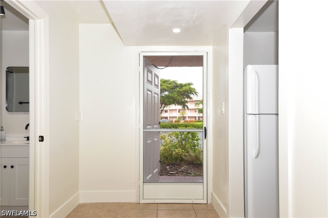 1 Bed Condominium for Sale in Naples, FL, $1,700 — photo 5