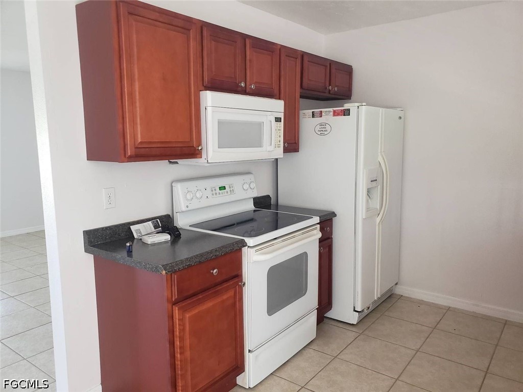 2 Bed SingleFamilyResidence for Sale in Cape Coral, FL — photo 5