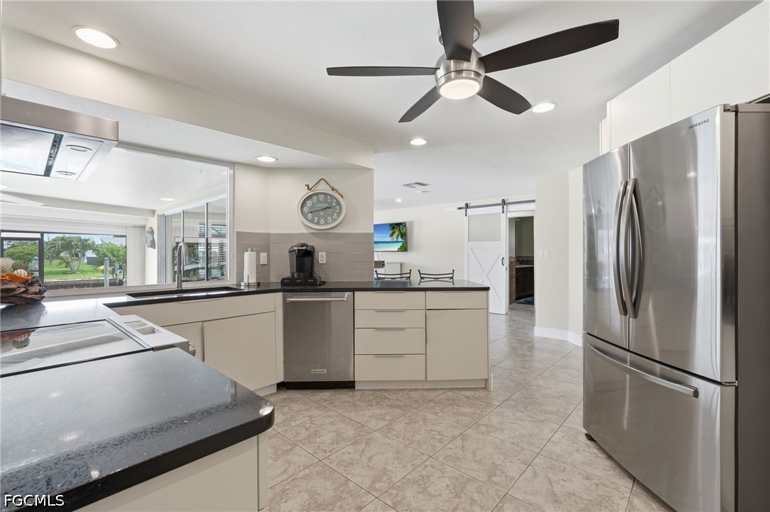 3 Bed Pool Home for Sale in Cape Coral, photo 5
