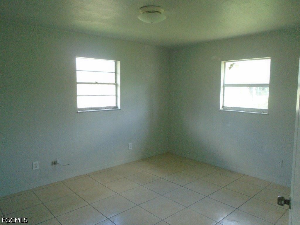 4 Bed SingleFamilyResidence for Sale in Fort Myers, FL — photo 5