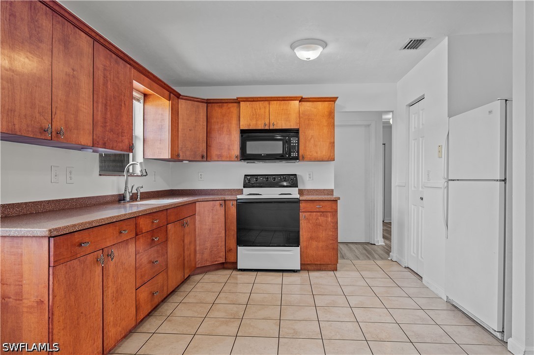 4 Bed SingleFamilyResidence for Sale in Cape Coral, FL — photo 5