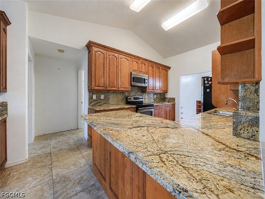 4 Bed SingleFamilyResidence for Sale in Lehigh Acres, photo 5