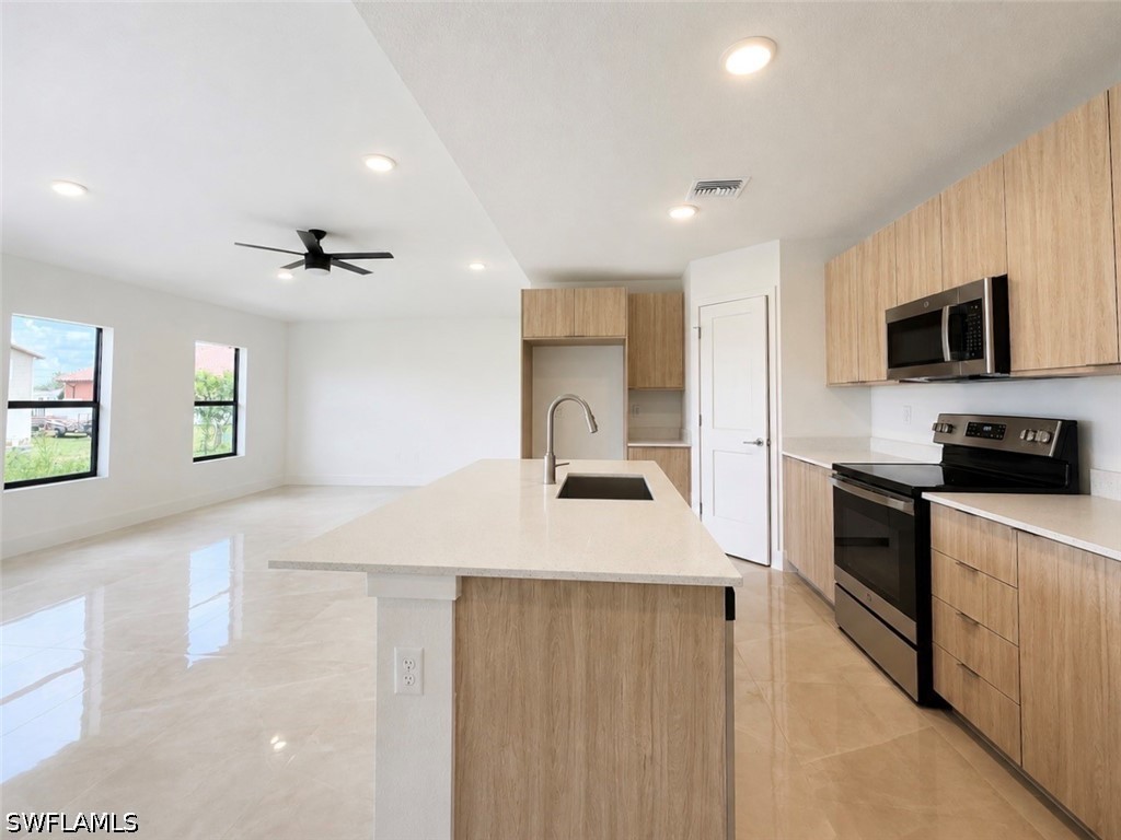 3 Bed SingleFamilyResidence for Sale in Lehigh Acres, photo 5