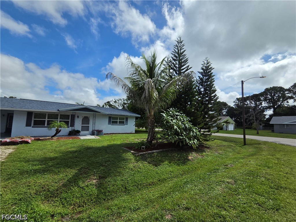 2 Bed SingleFamilyResidence for Sale in Fort Myers, photo 5