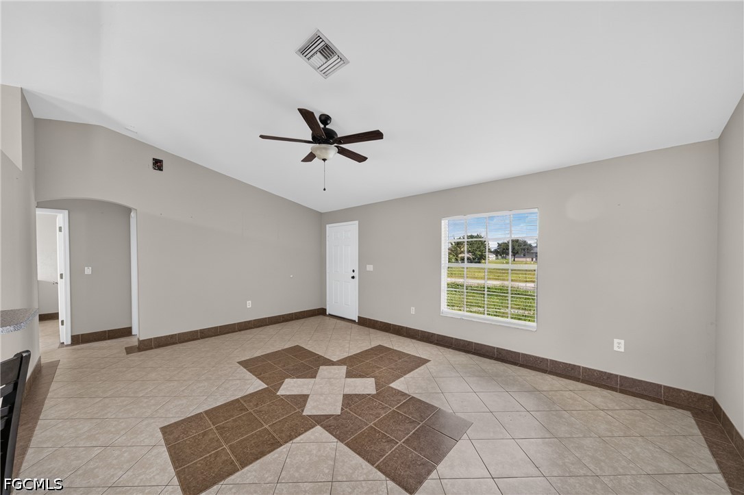 3 Bed SingleFamilyResidence for Sale in Cape Coral, photo 5