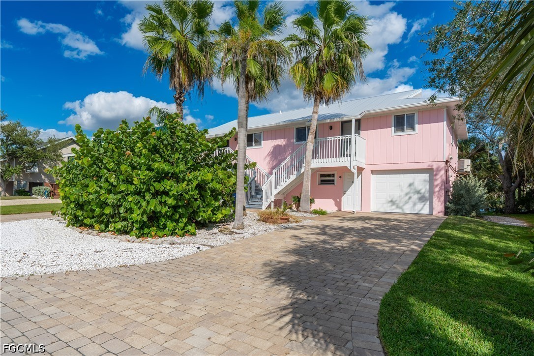 4 Bed Waterfront Home for Sale in Flamingo Lakes, photo 5