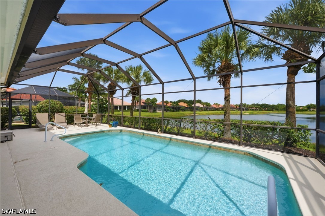 2 Bed Pool Home for Sale in Hawthorne, photo 5