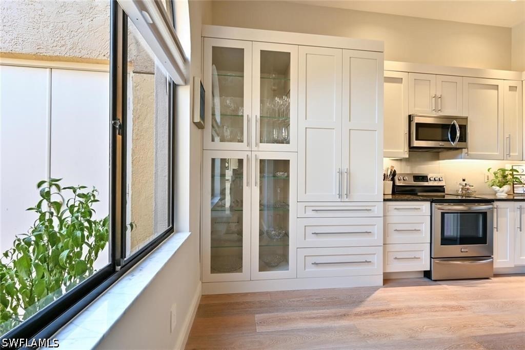 2 Bed Waterfront Home for Sale in Naples, photo 5