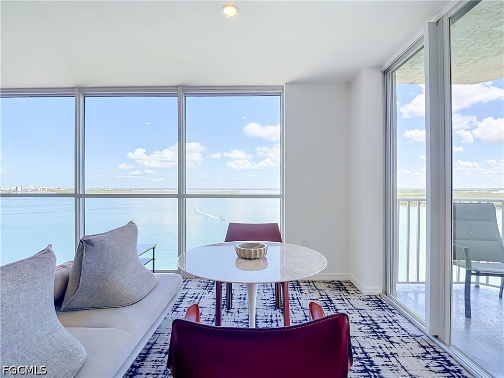 1 Bed Waterfront Home for Sale in Fort Myers Beach, photo 5