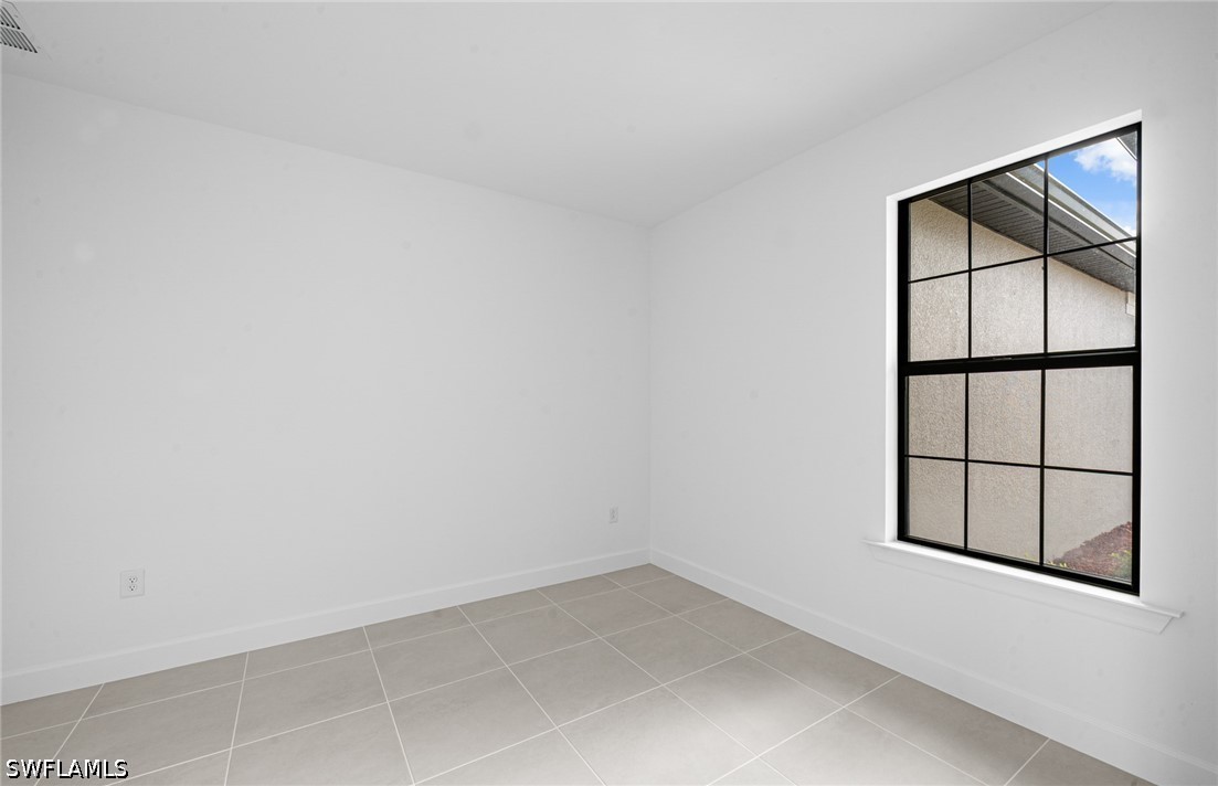 3 Bed Pool Home for Sale in Country Club, photo 5