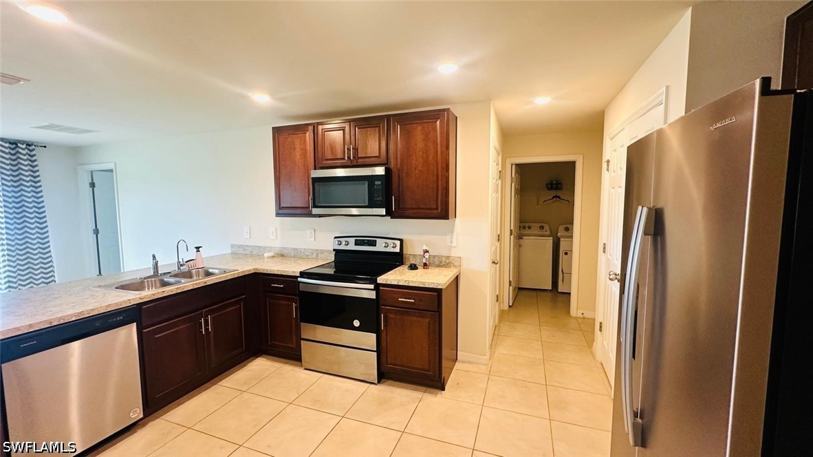3 Bed SingleFamilyResidence for Sale in Lehigh Acres, photo 5