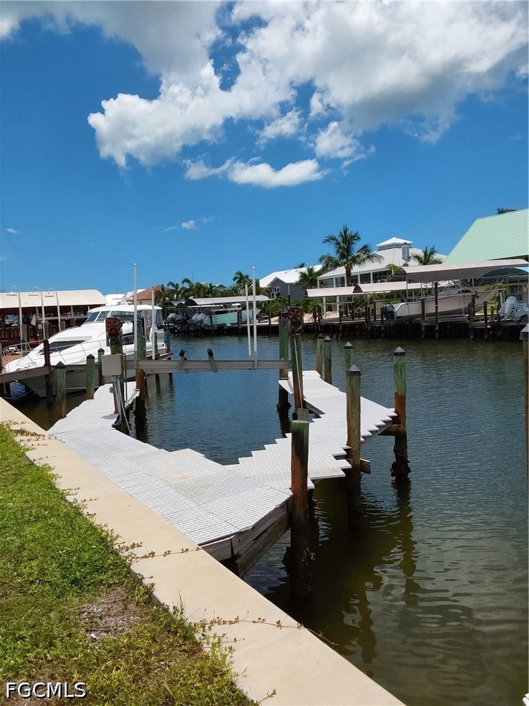 Waterfront Home for Sale in Siesta Isles, photo 5
