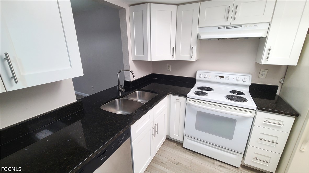 2 Bed Condominium for Sale in Cape Coral, photo 5