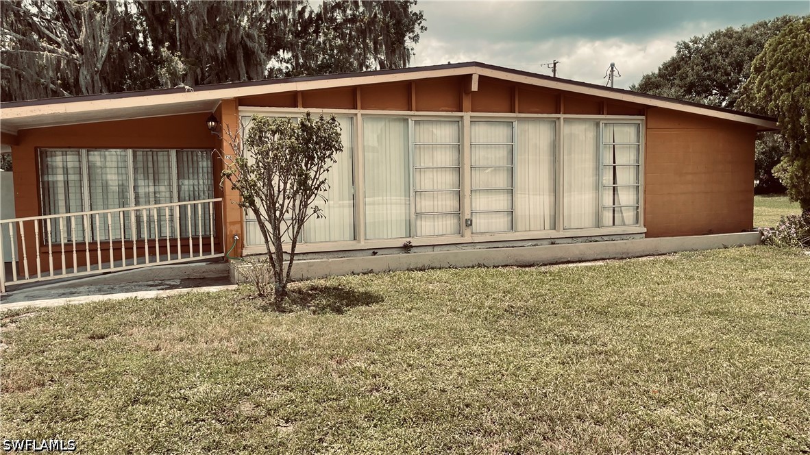 2 Bed SingleFamilyResidence for Sale in Lehigh Acres, photo 5