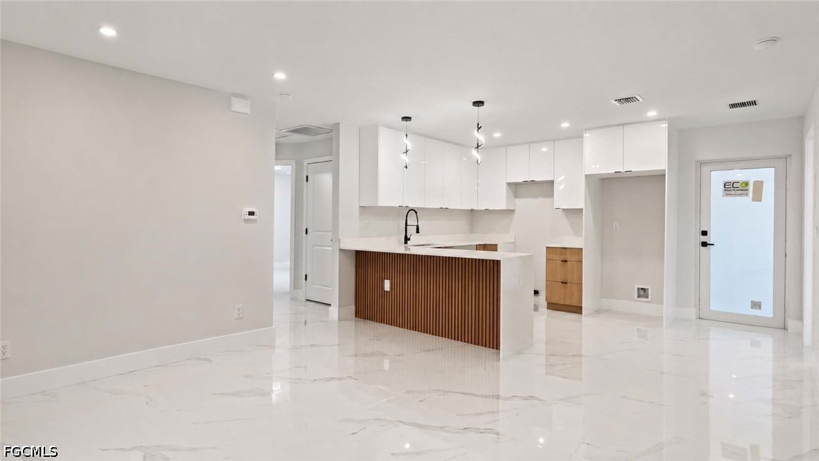 3 Bed SingleFamilyResidence for Sale in Lehigh Acres, photo 5
