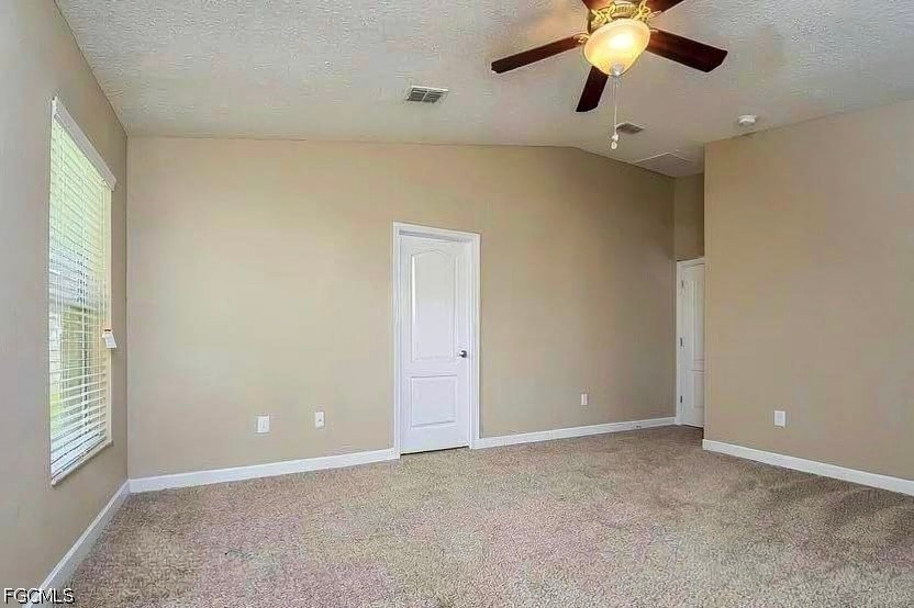 4 Bed SingleFamilyResidence for Sale in Davenport, photo 5