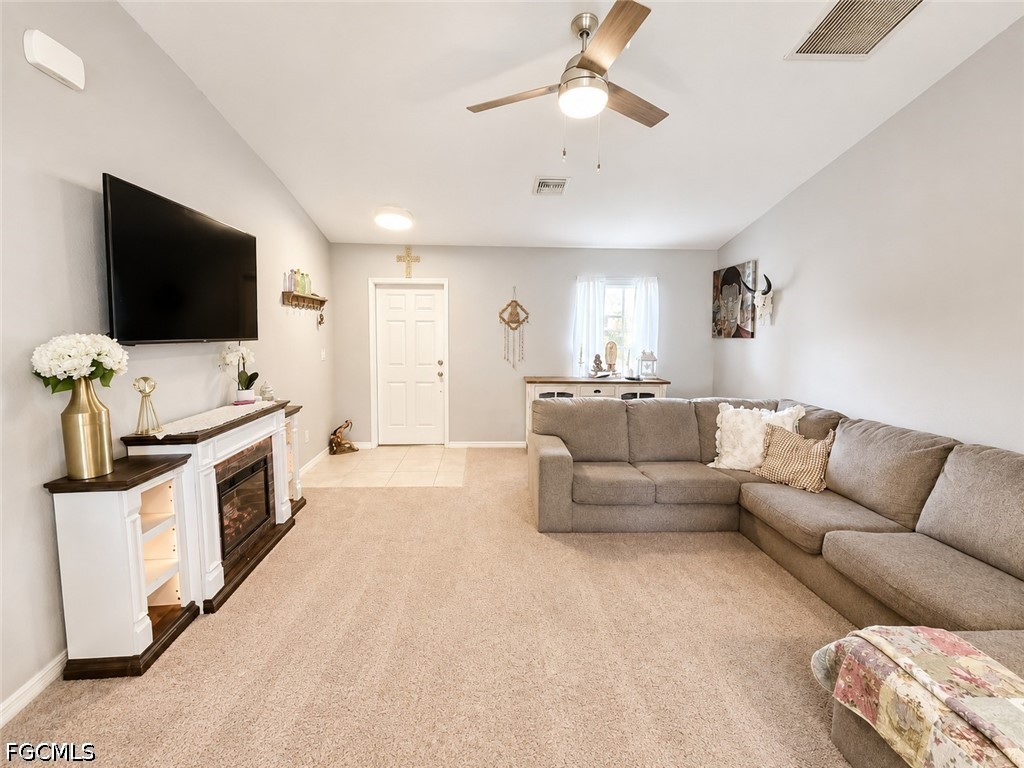 3 Bed SingleFamilyResidence for Sale in Cape Coral, photo 5