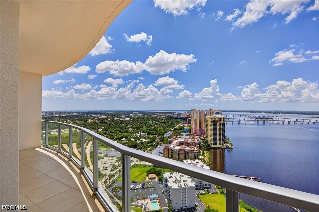 2 Bed Waterfront Home for Sale in Oasis, photo 5
